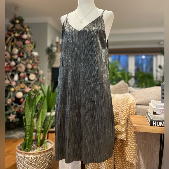 BNWT Silver & Black Shimmery Cocktail Dress - Picture 10 of 10